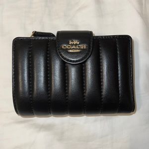 Coach Medium Snap Vertical Quilt Wallet